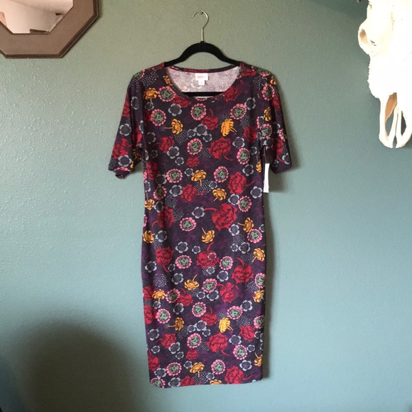 NEW Lularoe Julia M - Picture 1 of 4